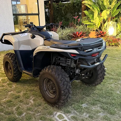 Can-Am Outlander PRO HD5 4x4 - apenas 1.052 km - estado de zero