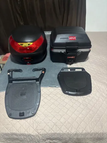 Vendo Baús Givi 26 e 27L.