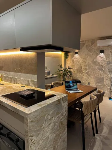 Apartamento Decorado no Residencial Ritmo Bueno - 1 Suíte e Varanda Gourmet