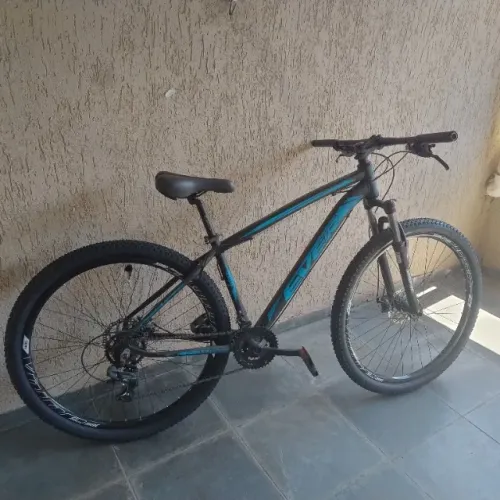 Bicicleta aro 29 quadro 17 pneus novos 21 marchas, freio a disco