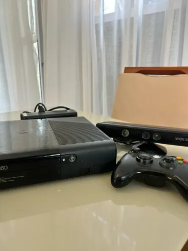 Xbox 360 Desbloqueado LT 3.0 + Kinect + 2 Controles