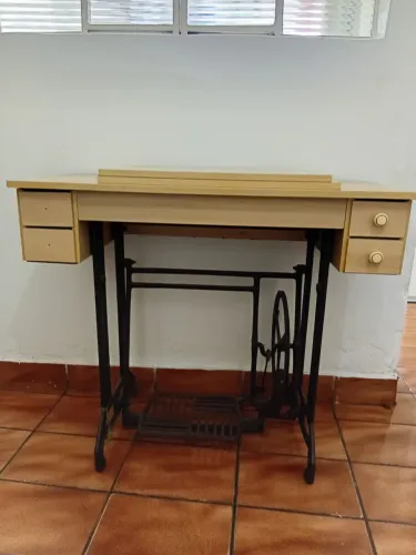 Gabinete máquina de costura antiga