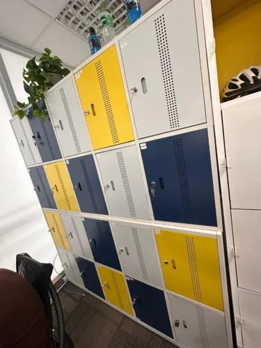 Lockers Metálicos Corporativos Usados em Excelente Estado