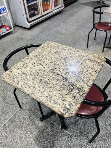 Mesa de tampão de granito