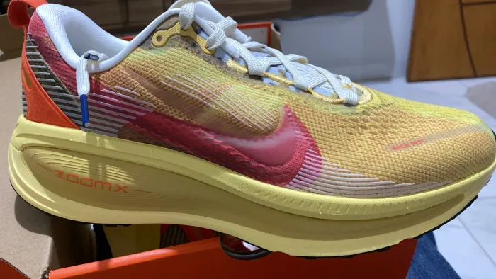 Vendo Tênis Nike Vomero 18