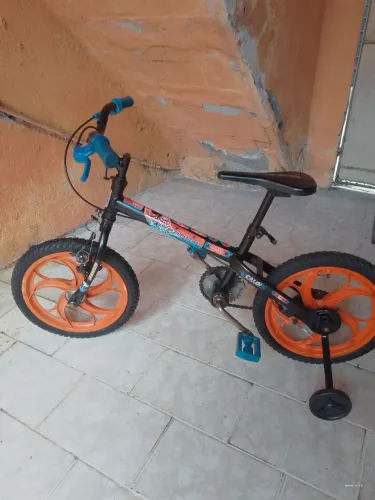 Bicicleta infantil aro 16 Homem-Aranha completa praticamente Nova