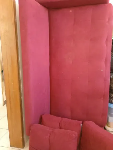 SOFÁ 3 LUGARES(COR VINHO) 300,00