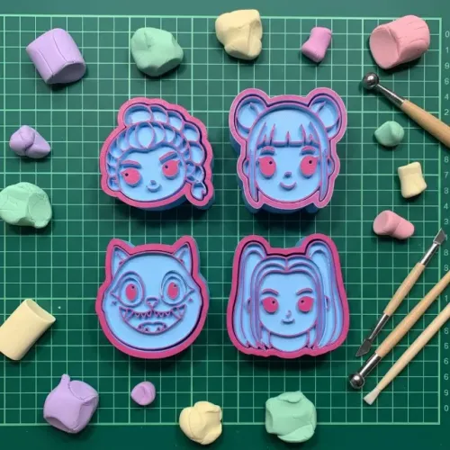 Conjunto cortadores e carimbos para confeitaria com design temático de personagens anime