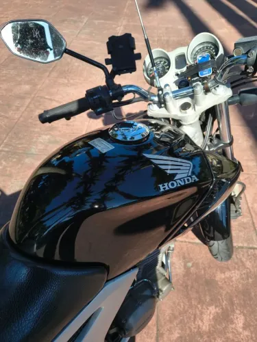 Vendo moto Honda Twister 250cc impecável 