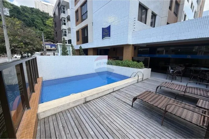 Apartamento para alugar no Cabo Branco a 200 m da praia.