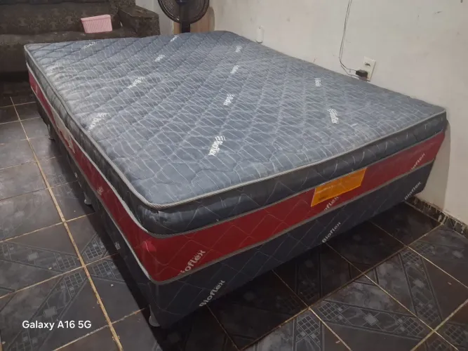 Cama box queen size de molas higienizada muito confortável 