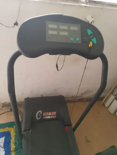 Vendo uma esteira elétrica com defeito se alguém tiver interesse de arrumar ou tirar peça