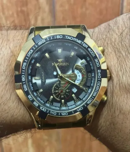 Relógio social dourado