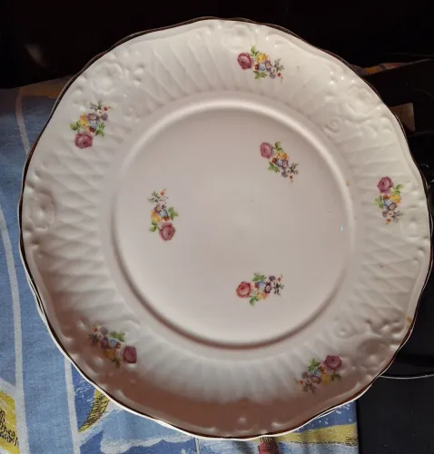 Pratos de porcelana real