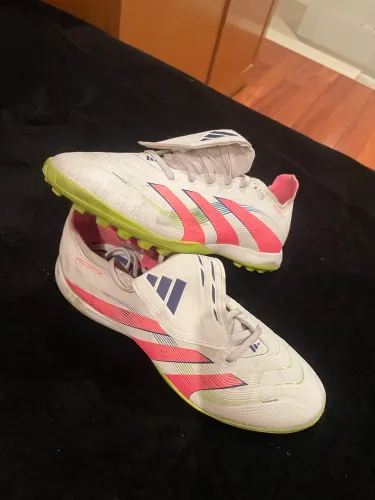 Chuteira Adidas Society