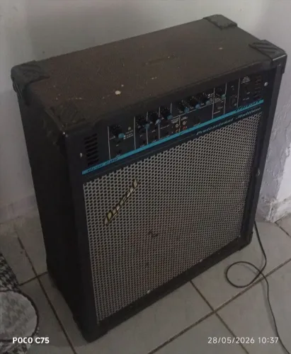 Caixa de som amplificada