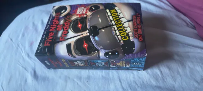 Trilogia completa five night at Freddy's edição inglês 