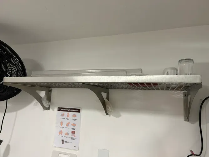 Prateleira de aço para louça