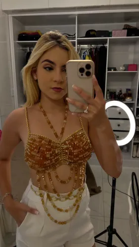 Top de miçanga modelo âmbar