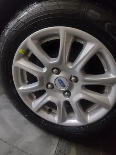 Aro 15 novo original , vai novo com pneu