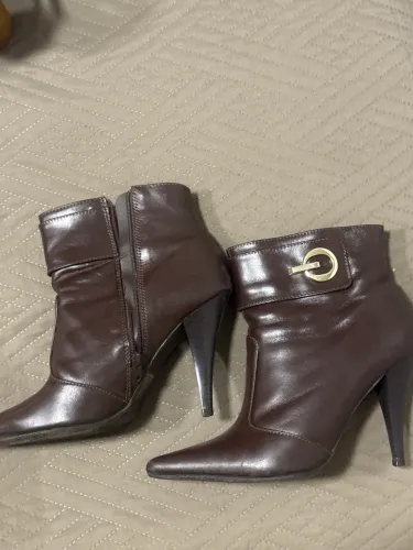 Bota Cano Curto Marrom Salto Fino Elegante