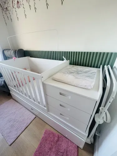 Berço com cama auxiliar, cômoda e trocador - 6 em 1