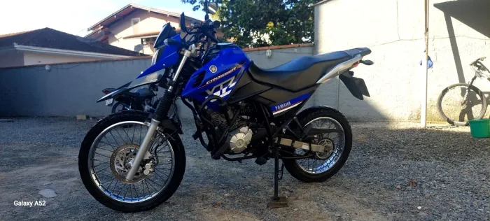 Moto em perfeito estado de conservação.