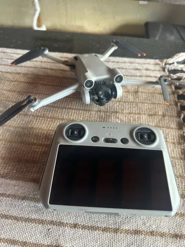 DJI Mini 3 Pro Fly More Combo - DJI RC com Tela Integrada