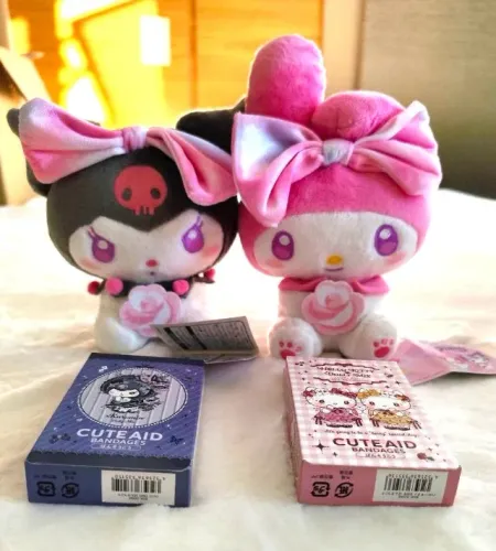 Sanrio 2 Pelúcias [Kuromi + My Melody] original + 2 band aid (18 unid cada)