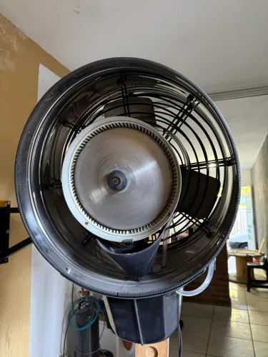 Climatizador de parede industrial com suporte de fixação