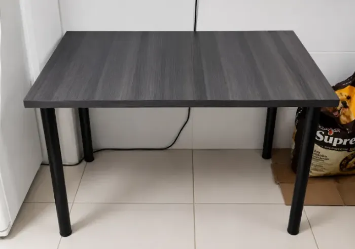 Mesa retangular em excelente estado.