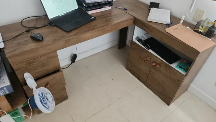 Escrivaninha em "L"