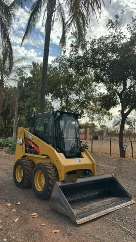 MINI CARREGADEIRA CATERPILLAR 226B3