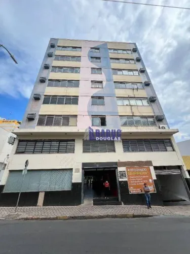 Prédio Comercial Exclusivo no Centro de Cuiabá: 61 Salas, Elevadores, e 18 Vagas. Ao lado 