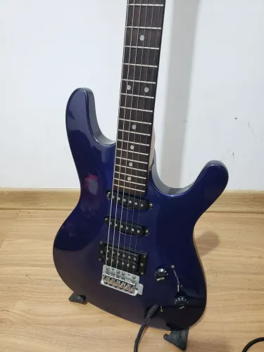 Guitarra Golden GH 520