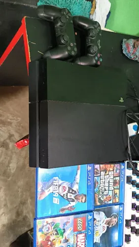 VENDO PS4 COM 4 JOGOS 2 CONTROLES
