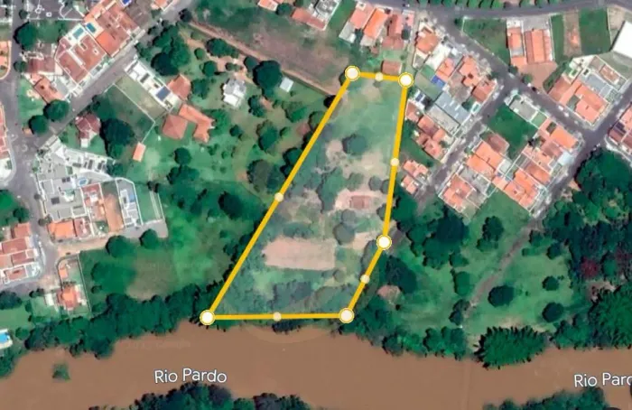 Santa Marina: Terreno com localização estratégica para grandes empreendimentos!