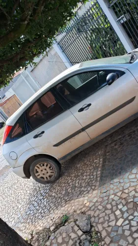 Ford Focus 1.8 16V 5P 2002