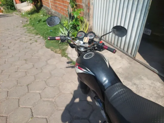Suzuki 125 vendo ou troco 