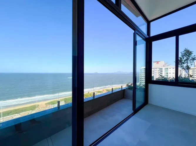 Apartamento com 3 suítes vista mar