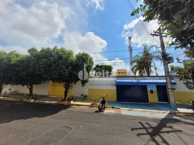 Galpão disponível para locação no bairro Presidente Roosevelt em Uberlândia - MG