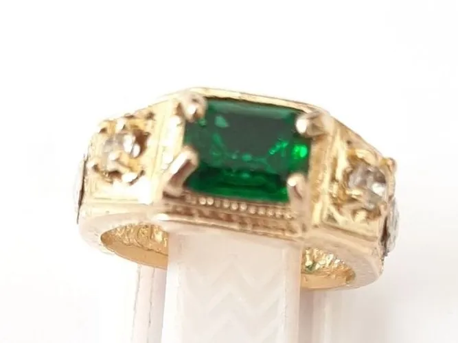 ANEL DE FORMATURA PARA O CURSO DE ENFERMAGEM BANHADO A OURO 18K
