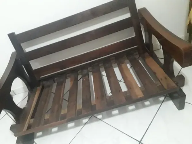 Vendo sofá antigo de madeira 