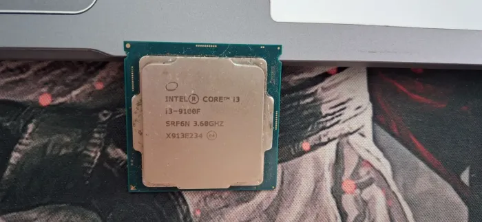 Processador Intel i3 8100 Intel Graphics 630