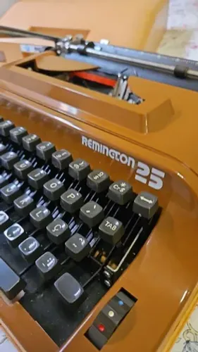 Máquina de Escrever Remineton 25