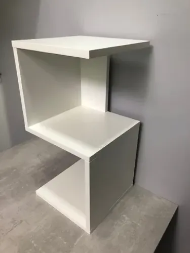 Mesa de cabeceira / Criado mudo