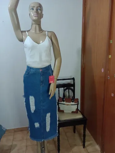 Saia Jeans Destroyed - modelo Midi laterais abertas