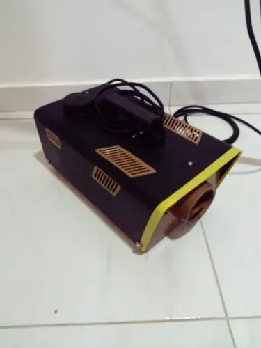 Alugo maquina de fumaça e iluminação