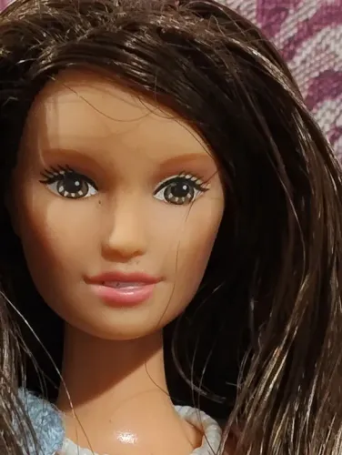 Boneca Barbie com cabelo castanho