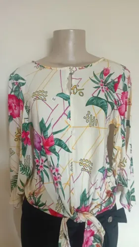 Blusa estampada de manga flaer de viscose tam m